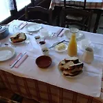 Au Pont De La Gineze Frühstückspension