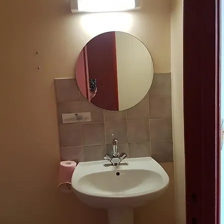 Au Pont De La Gineze Oda ve Kahvaltı 3*