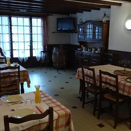 Au Pont De La Gineze Oda ve Kahvaltı 3*
