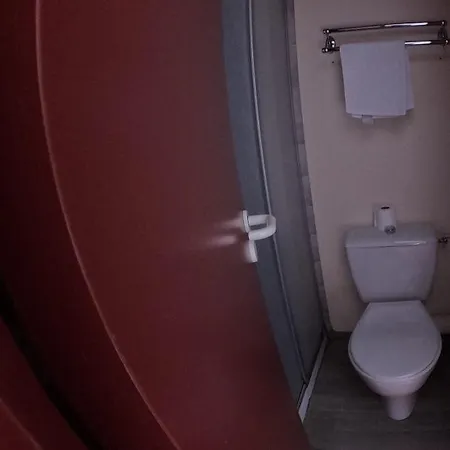 Oda ve Kahvaltı Au Pont De La Gineze 3*