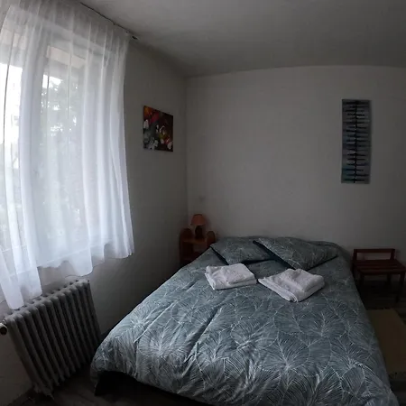 Au Pont De La Gineze Oda ve Kahvaltı 3*