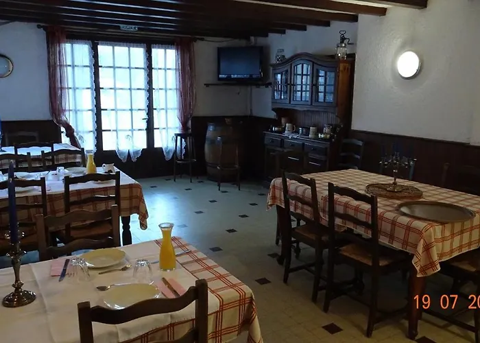 Au Pont De La Gineze לינה וארוחת בוקר 3*